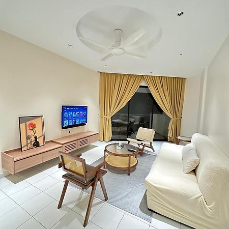 Newly Renovated Comfy Beachfront View At Seri Bulan Порт-Диксон Экстерьер фото