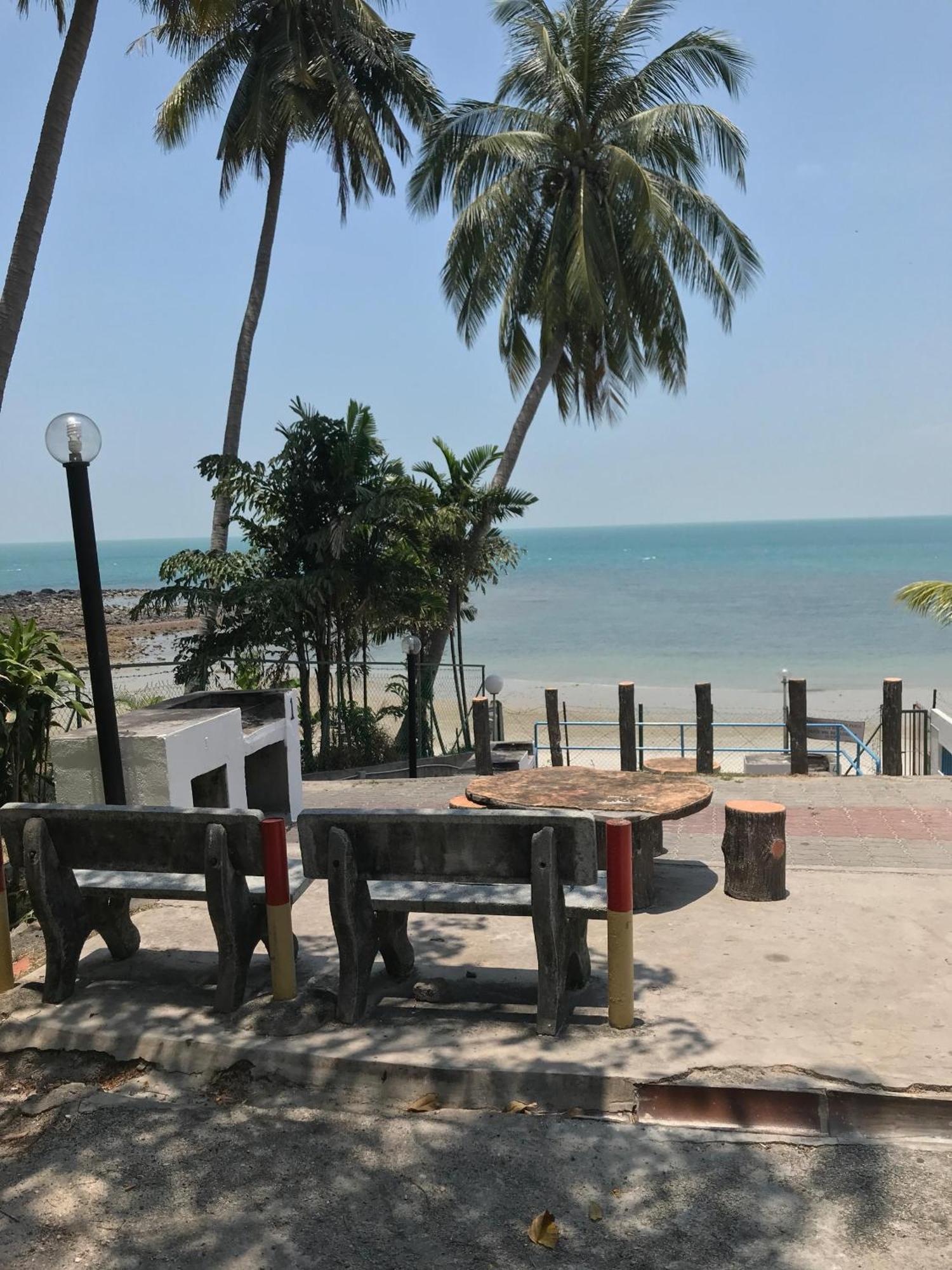 Newly Renovated Comfy Beachfront View At Seri Bulan Порт-Диксон Экстерьер фото