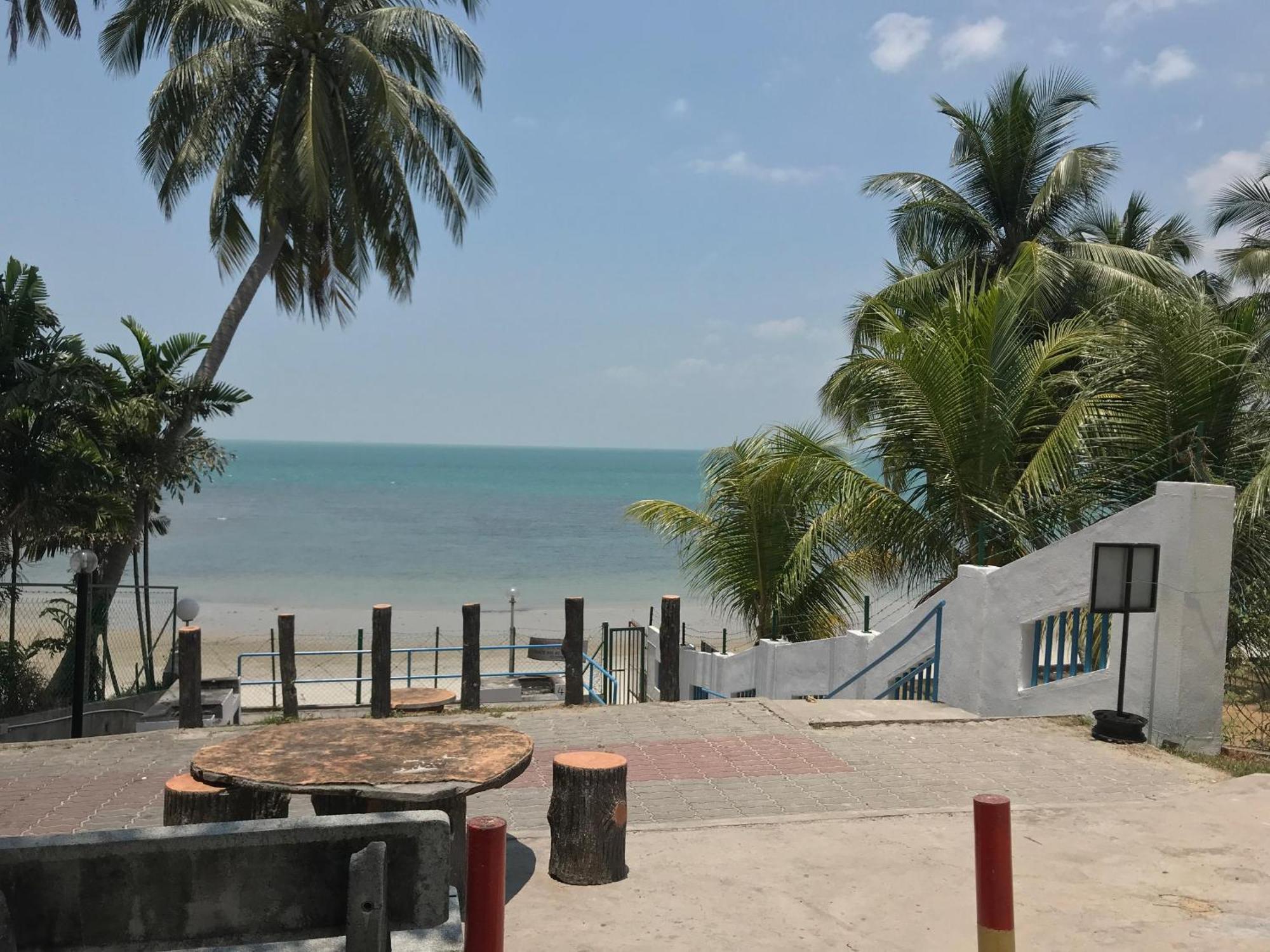 Newly Renovated Comfy Beachfront View At Seri Bulan Порт-Диксон Экстерьер фото