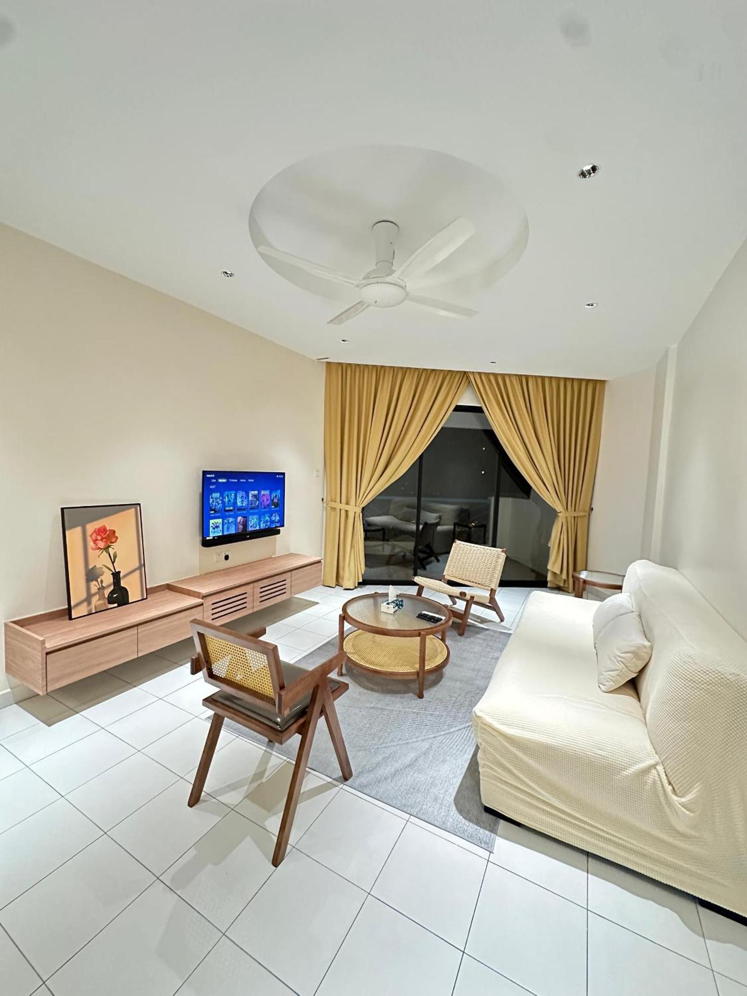 Newly Renovated Comfy Beachfront View At Seri Bulan Порт-Диксон Экстерьер фото